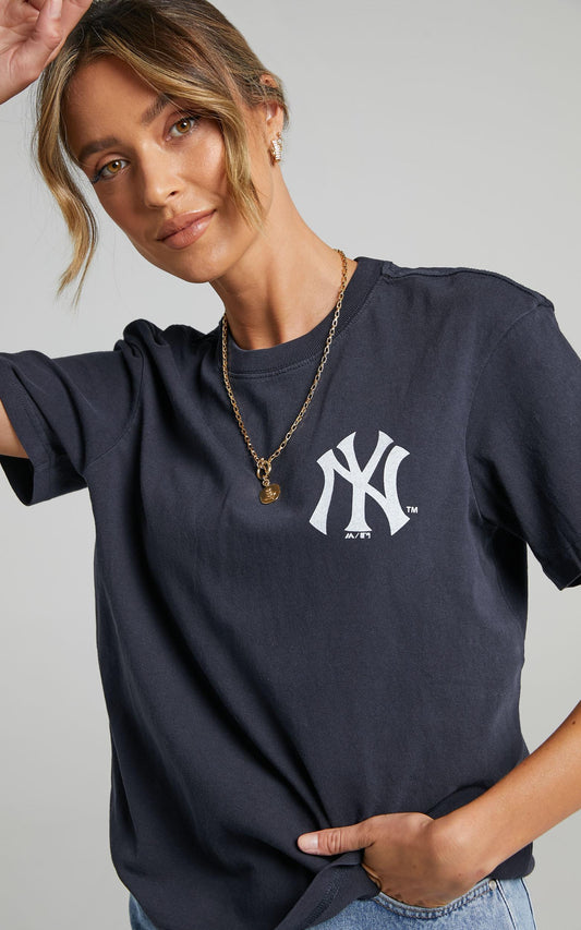Majestic - Elle OD Boxy Tee Yankees in Faded Black