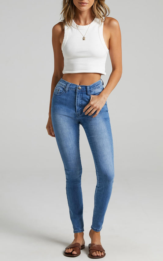 Natalie Jeans in mid wash denim