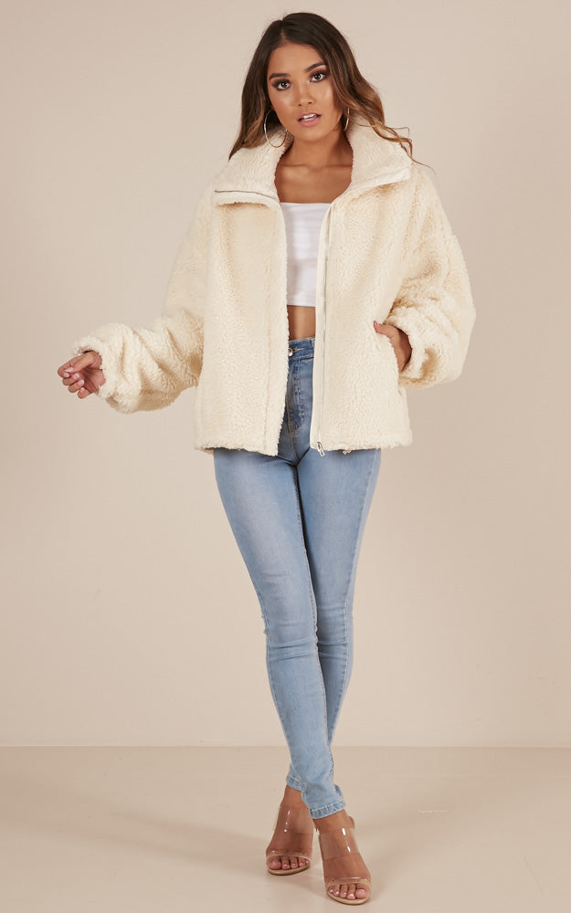 Secret And Whisper Jacket In Cream Teddy