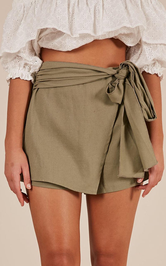 Meet Your Maker Skort In Khaki Linen Look