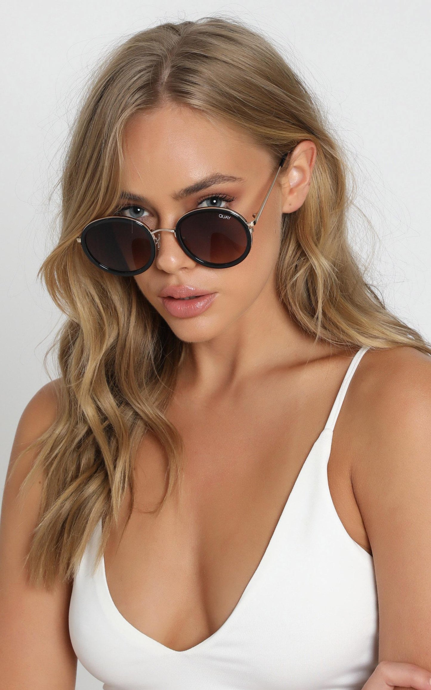 Quay - Firefly Sunglasses In Black And Brown Lens