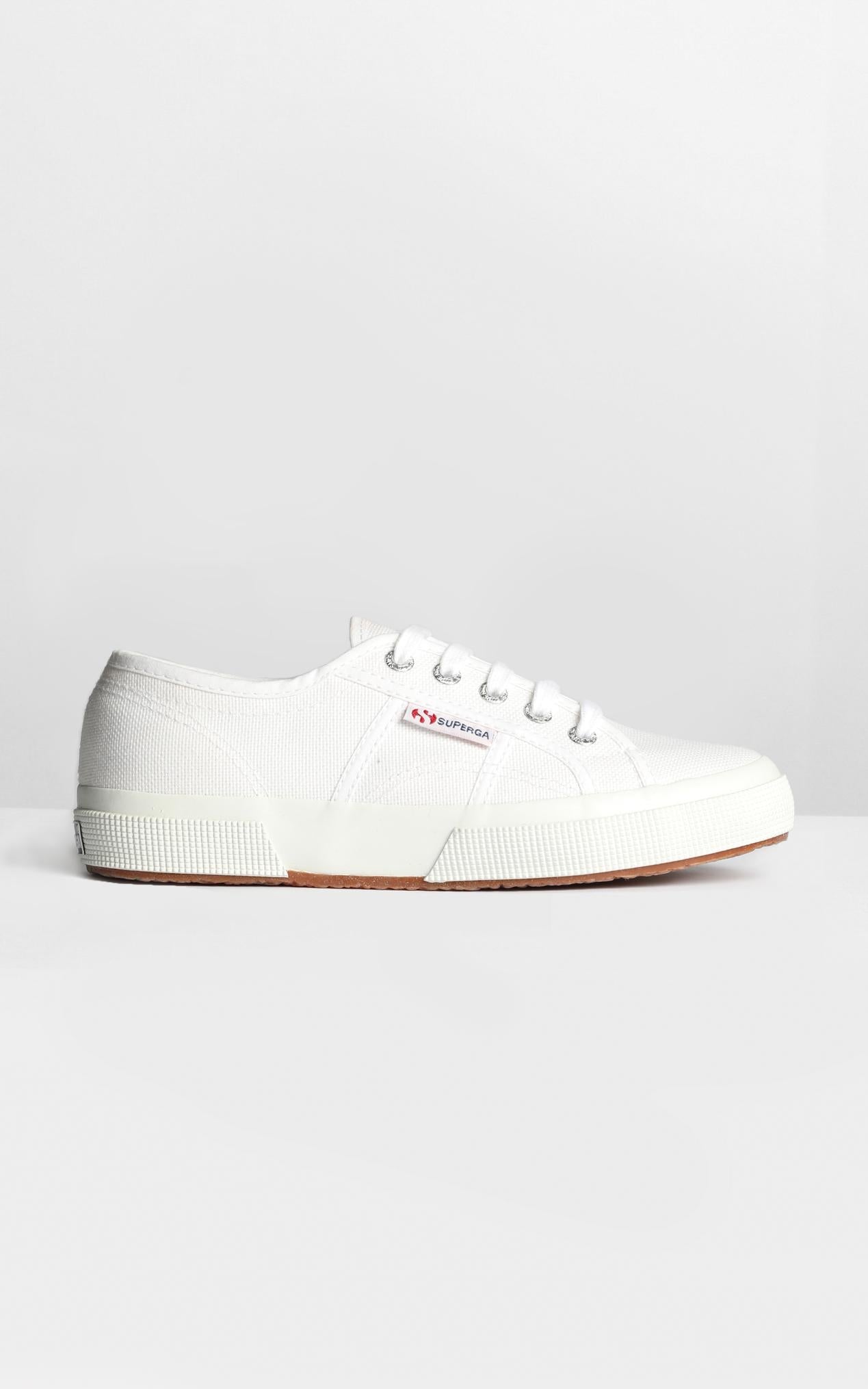 Superga - 2750 Cotu Classic Sneakers in White Canvas