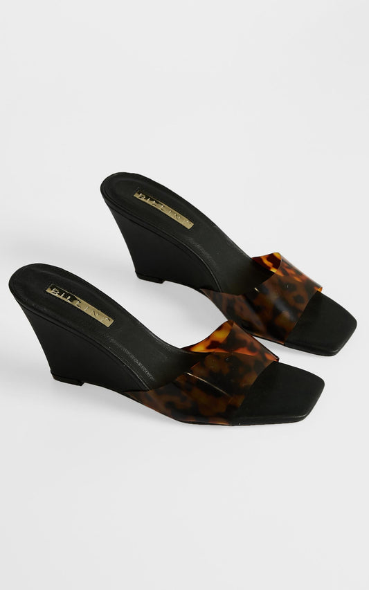 Billini - Jagger Wedges in Tortoise Vinalyte