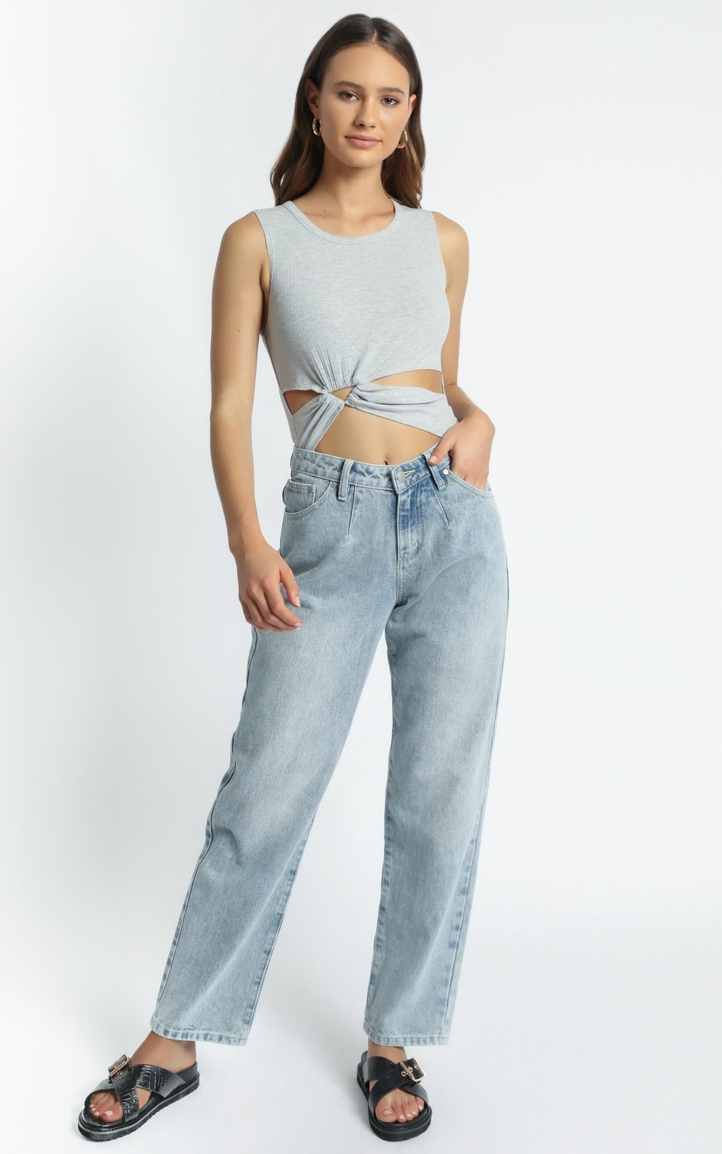 Twiin - V-Waist Jeans in Light Blue Wash