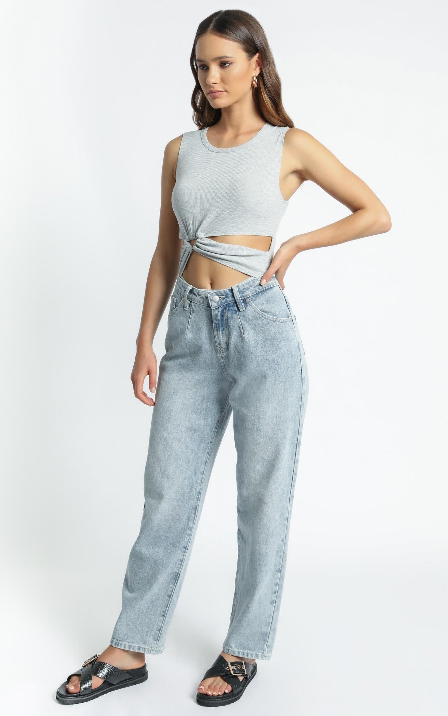 Twiin - V-Waist Jeans in Light Blue Wash