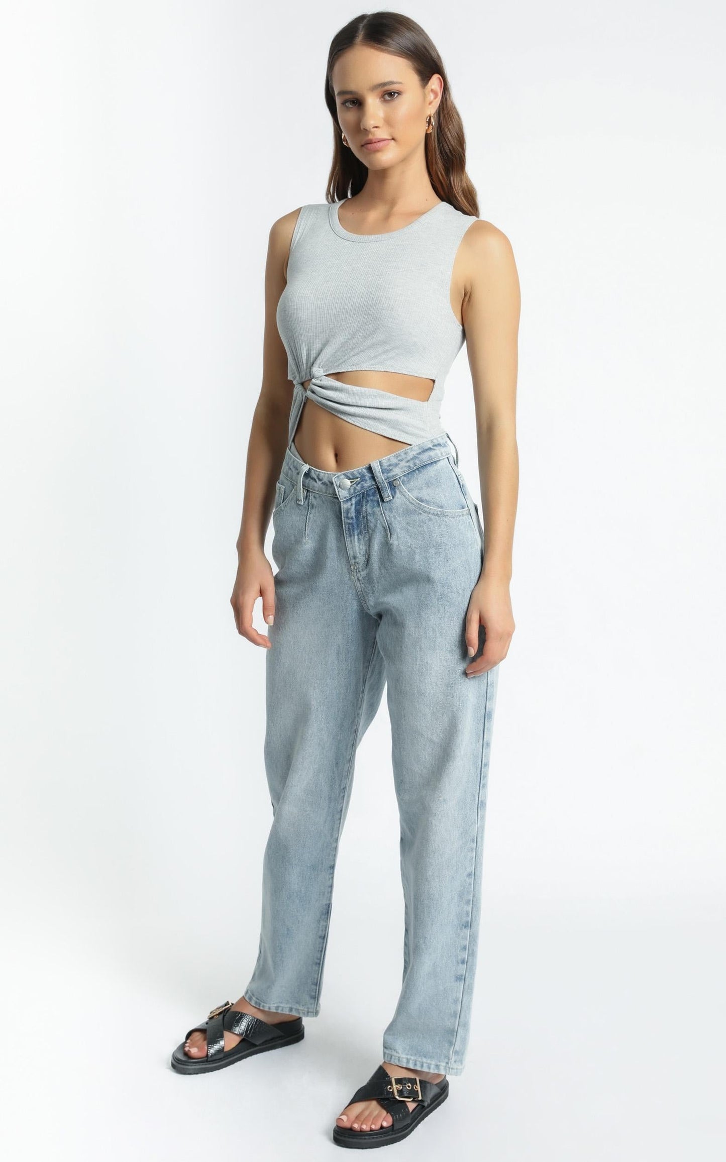 Twiin - V-Waist Jeans in Light Blue Wash