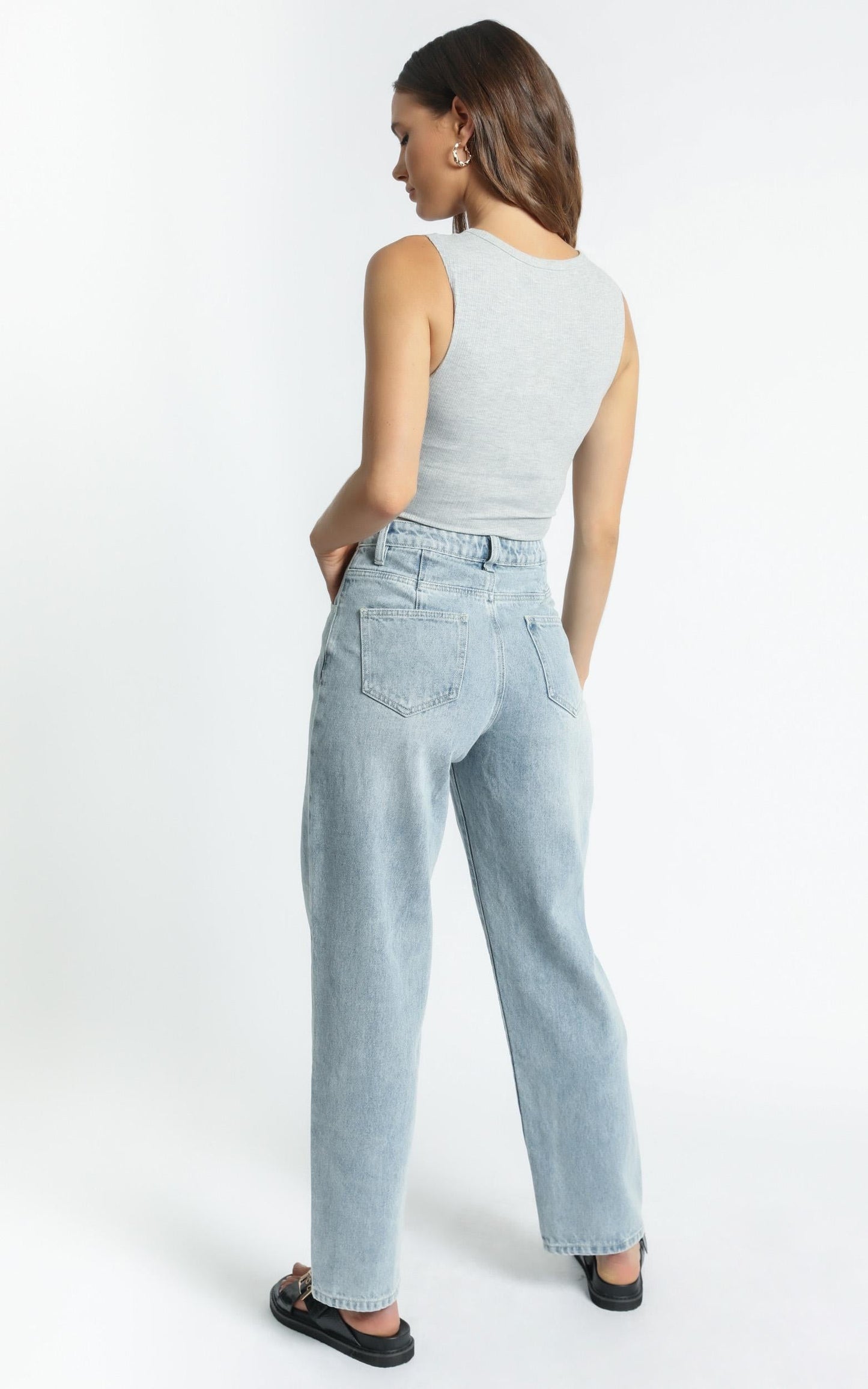 Twiin - V-Waist Jeans in Light Blue Wash