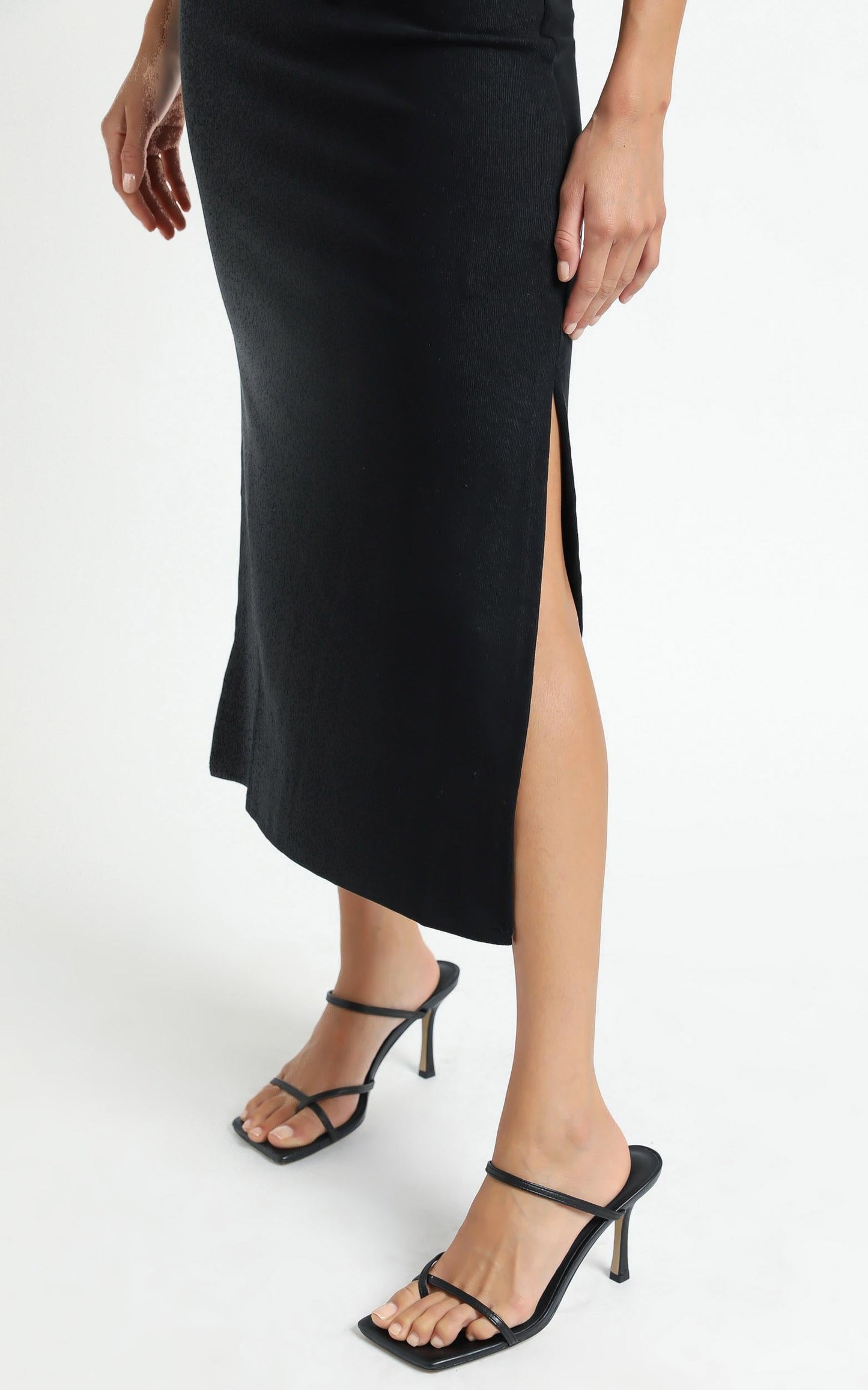 Twiin - Boa Midi Skirt in Black