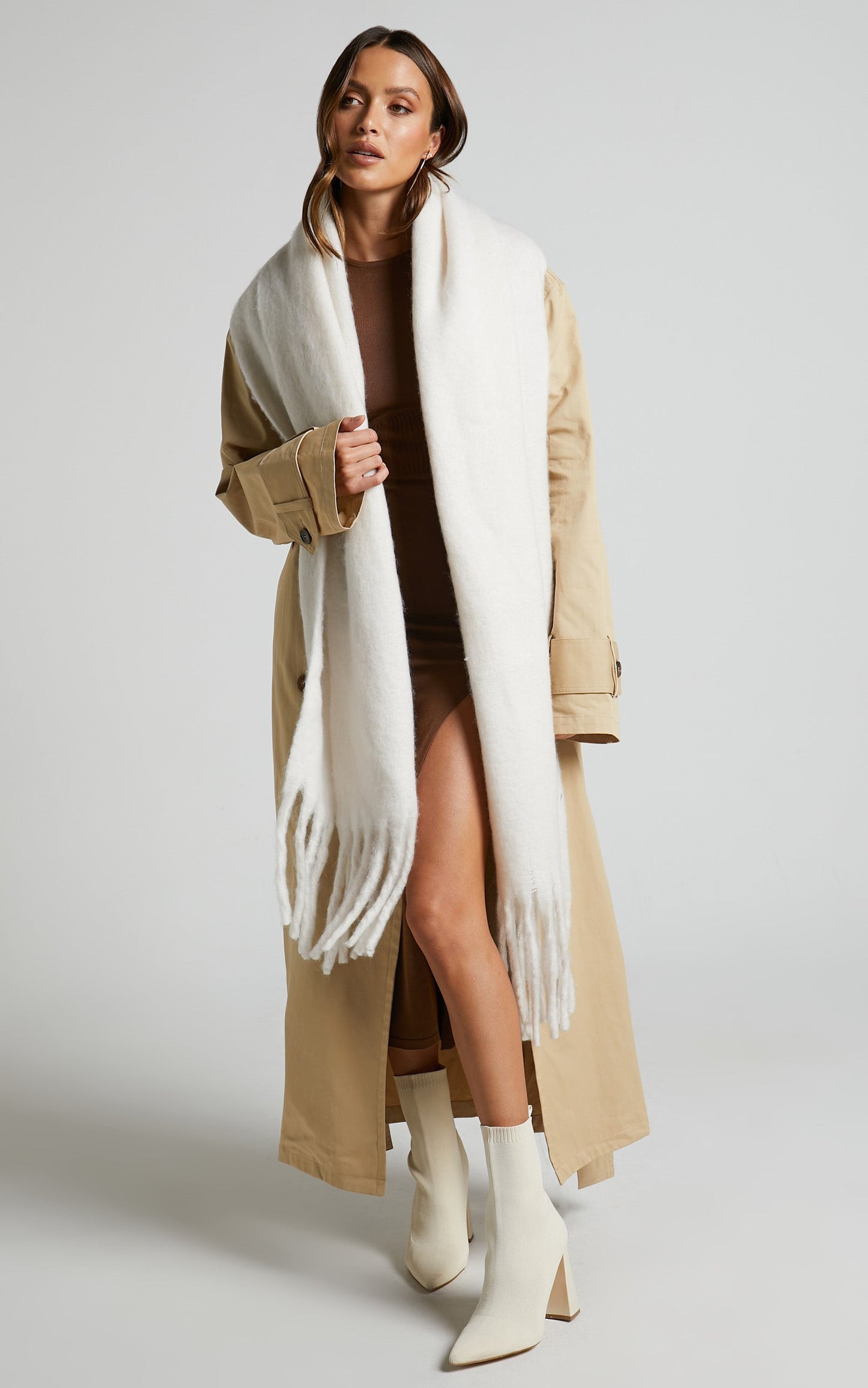 Sakura Thick Long Tassles Scarf in Cream