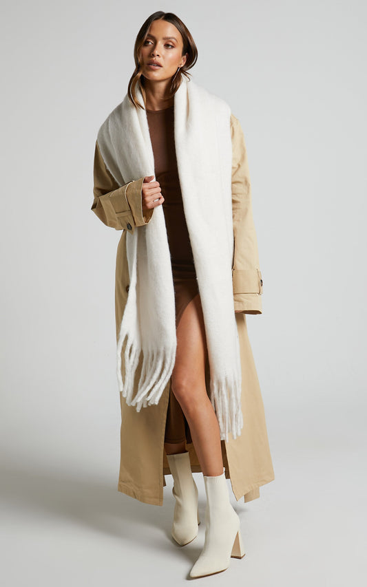 Sakura Thick Long Tassles Scarf in Cream